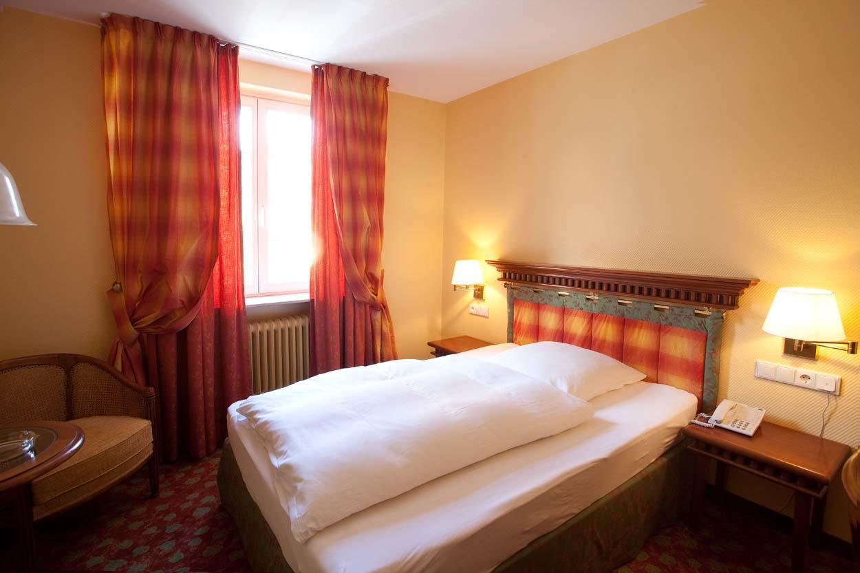 Hotel Karpfen エーバーバッハ エクステリア 写真